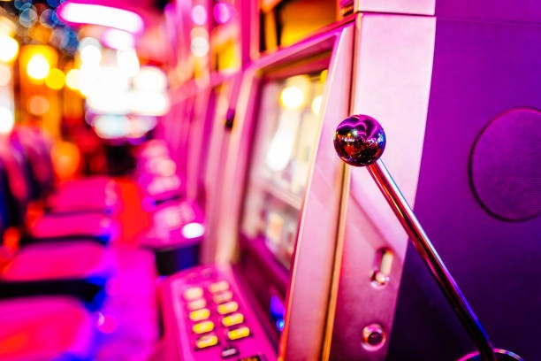 ozoratoto app showing live roulette table with dealer and betting interface